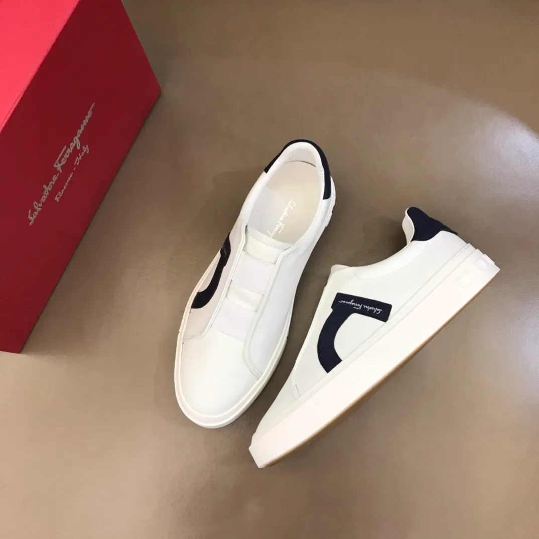 p400【Salvatore Ferraga**】New men's low-top casual shoes! Top-quality cow products, original lasts, made of imported cowhide, first-class texture, first-layer sheepskin lining! Original outsole! The details are exquisite and the style is versatile and upscale! Decorated with a three-dimensional Gancini logo, the back of the tongue and lace-up piping add a pop of color. The high-tech sole features a holographic pattern and Gancini details, making it ideal for a practical yet stylish everyday look. Code number 38-44 (45 can be customized)